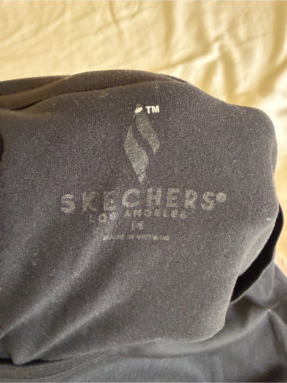 Skechers women’s Long Sleeve Crewneck Top - Black and Magenta - Picture 4 of 8
